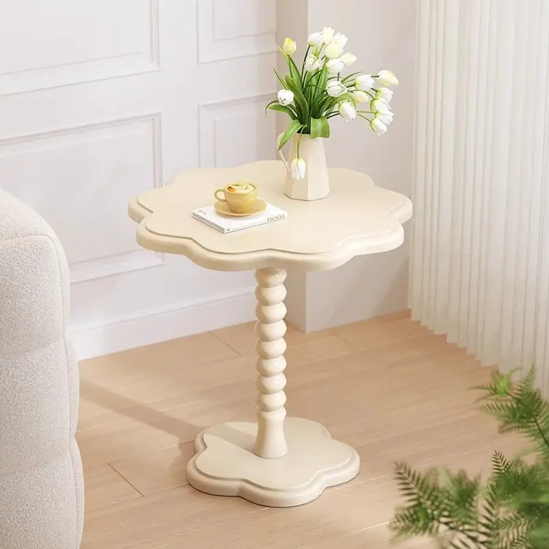 زاوية بجانب السرير بسيطة وحديثة وبسيطة ومبتكرة، عدد قليل من طاولة السرير بجانب السرير ذات الرياح الكريمية، ورف غرفة النوم بجانب صغير قليلاً #2