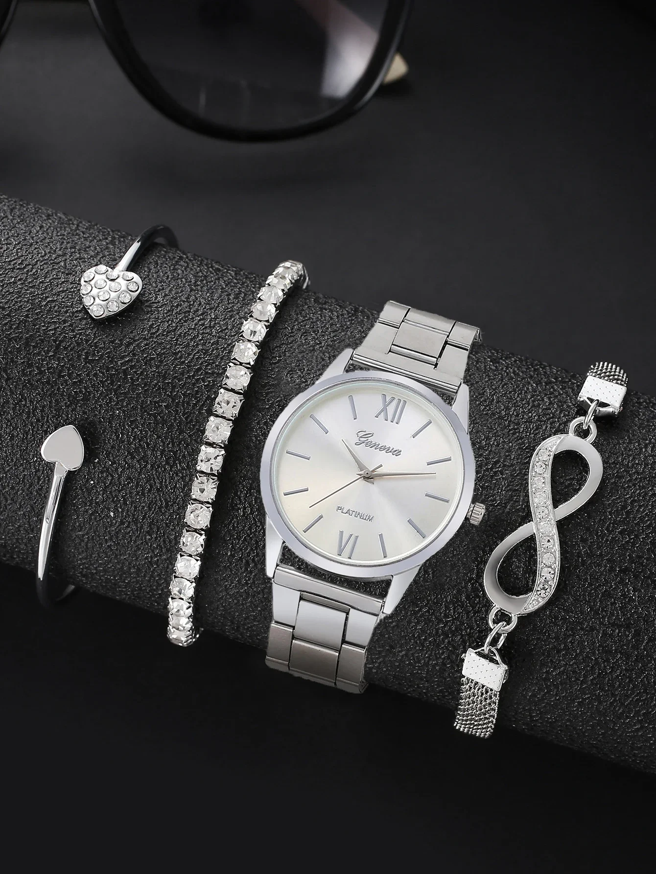 4-piece set Hot selling men's classic Roman numeral quartz watch, men's high-end steel strip watch, versatile business watch