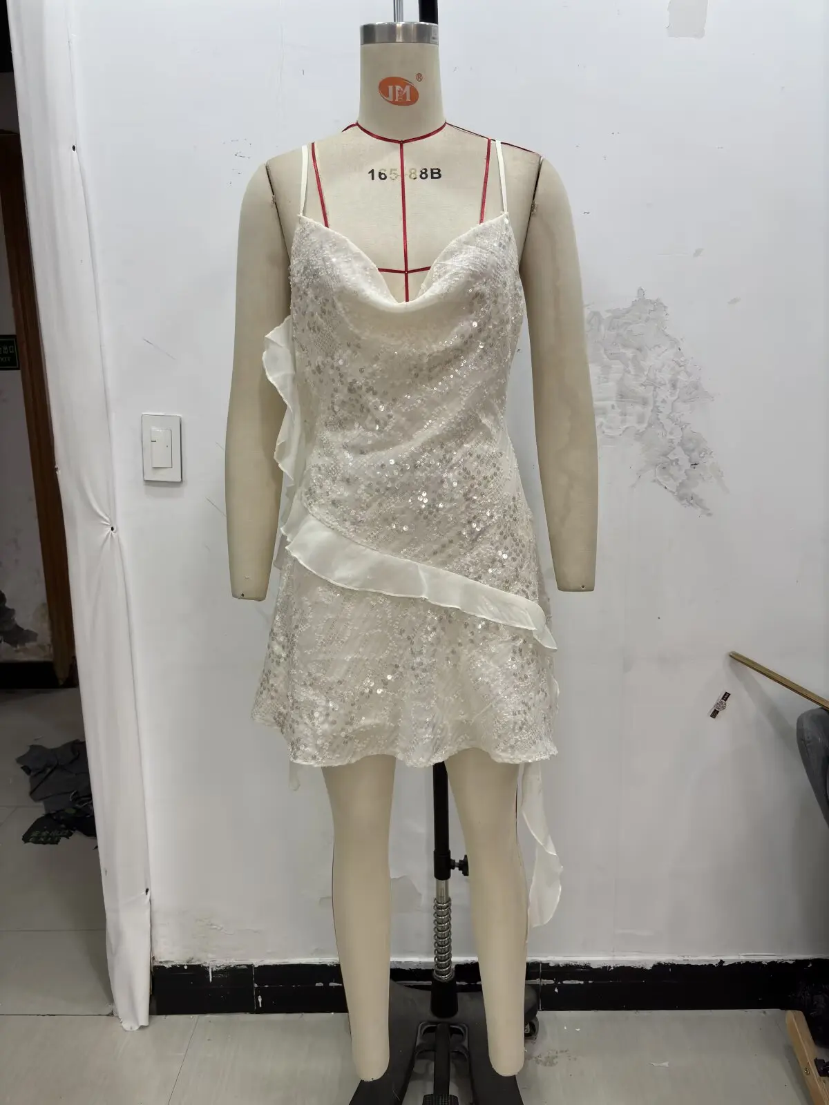 Kondala chique camisola sólida moda 2025 mulher vestido em camadas noite festa tanque clube sem costas mini vestido sexy festa y2k vestidos