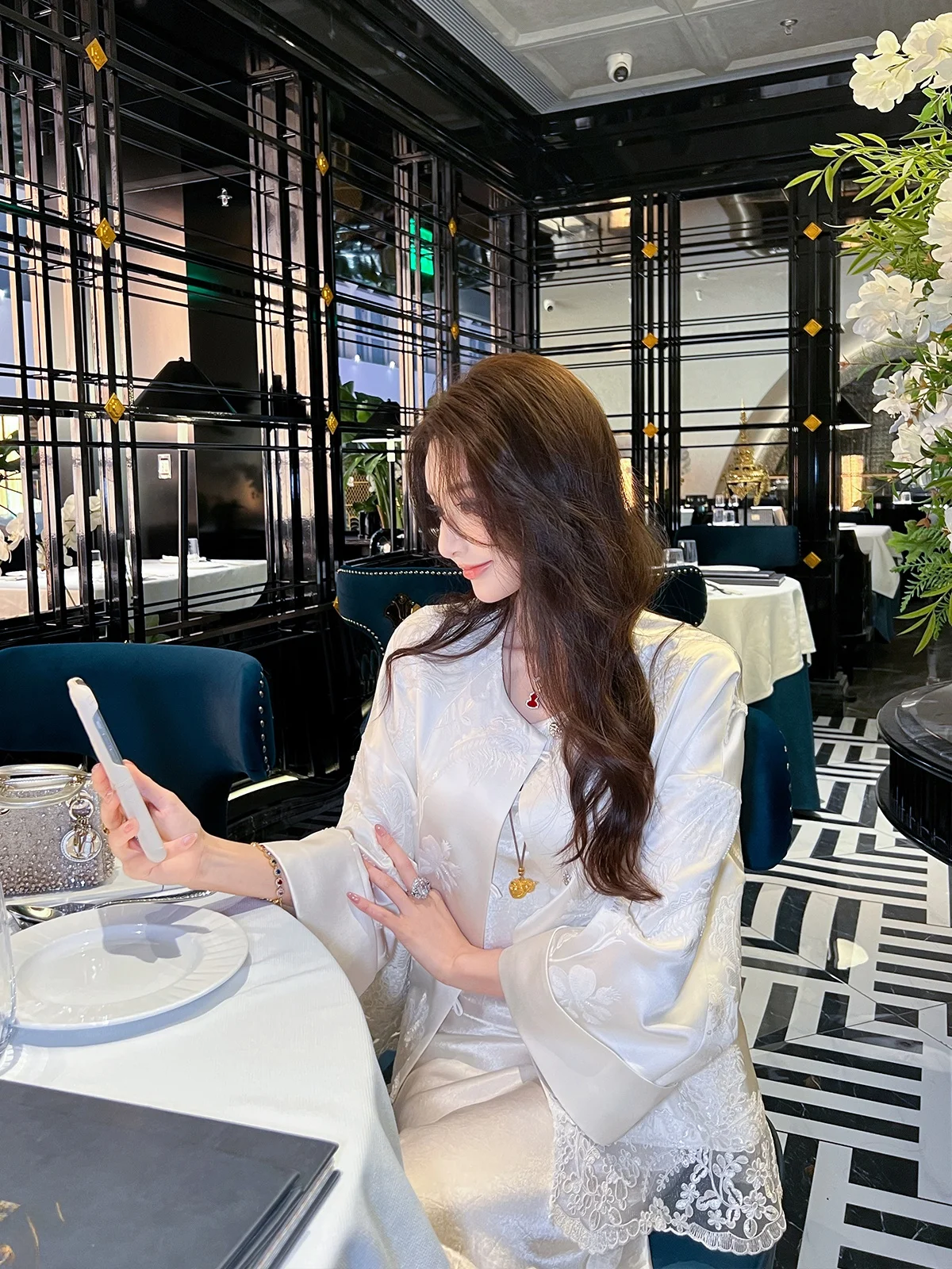 

New Chinese Sle Acetate Embroidered ort Jaet Women's Spring Autumn Loose Luxury Top round Ne Button Closure Long Sve