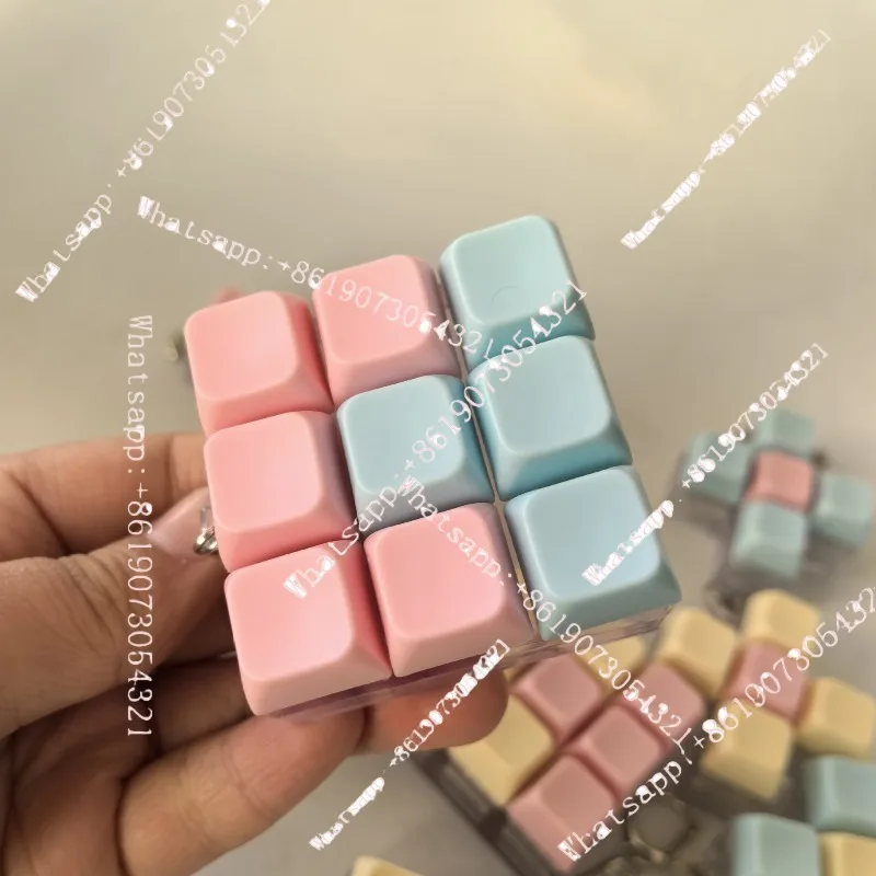 

One-font four-button press keyboard toy shaft tester decompression keychain pendant light color