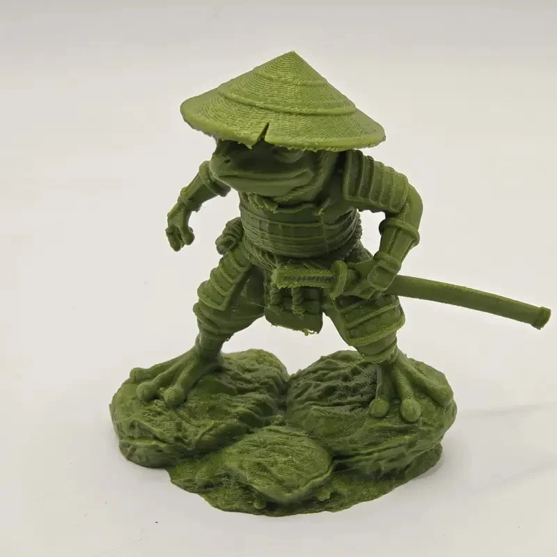 3D Samurai Frog Statue with Retro Bamboo Hat Armor Japanese Warrior Frog Desktop Figurine Study Tea Table Entryway Decorative