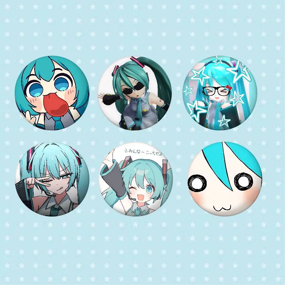 Niedliche M-Miku Kawaii Broschen Lustige Meme-Anstecker Modeschmuck Geschenke