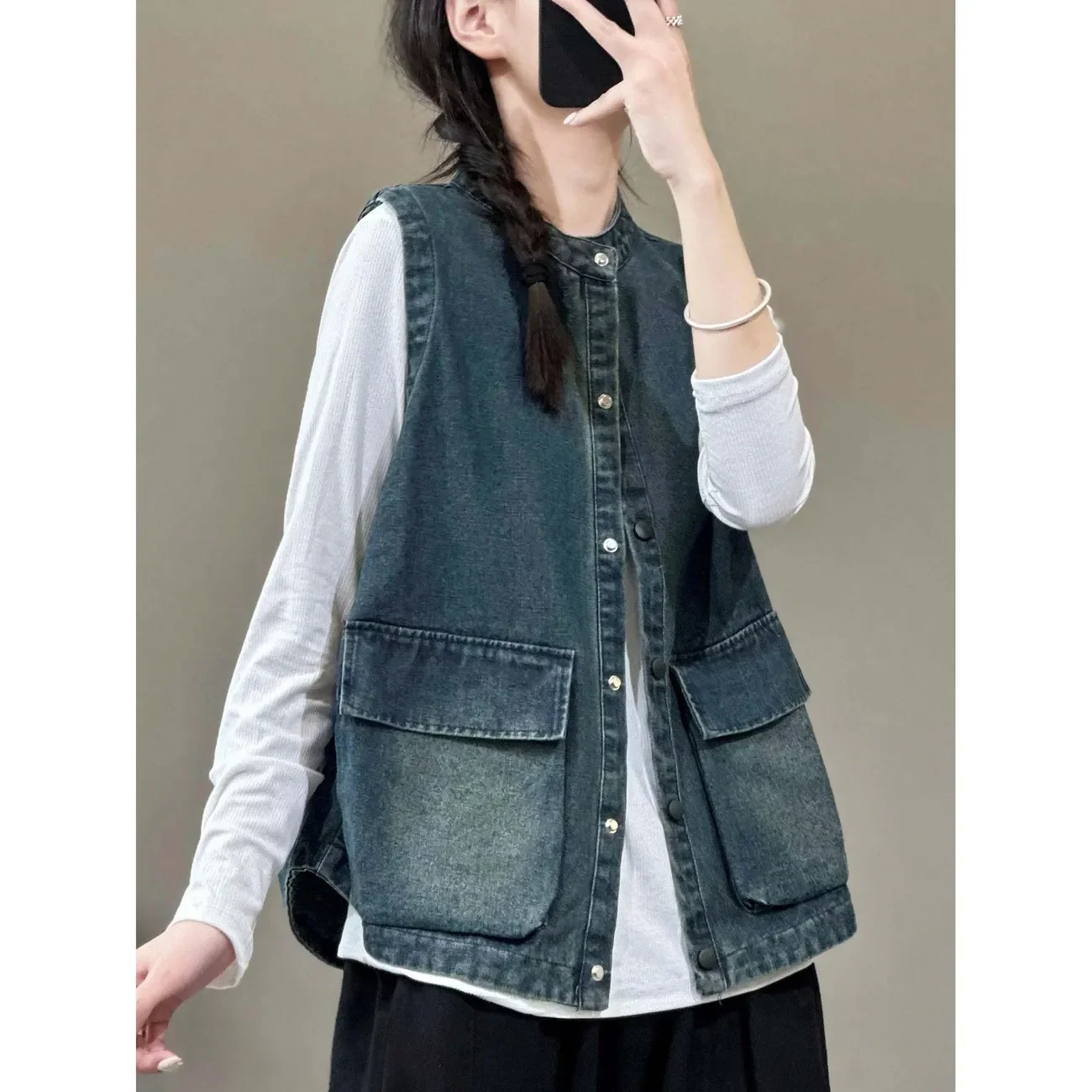 

Ретро Гонконгский Стиль Шлифовальный Белый Большой Карманный Джинсовый Жилет Универсальный Модный Повседневный Свободный Зажим Для Лошади Женский Модный