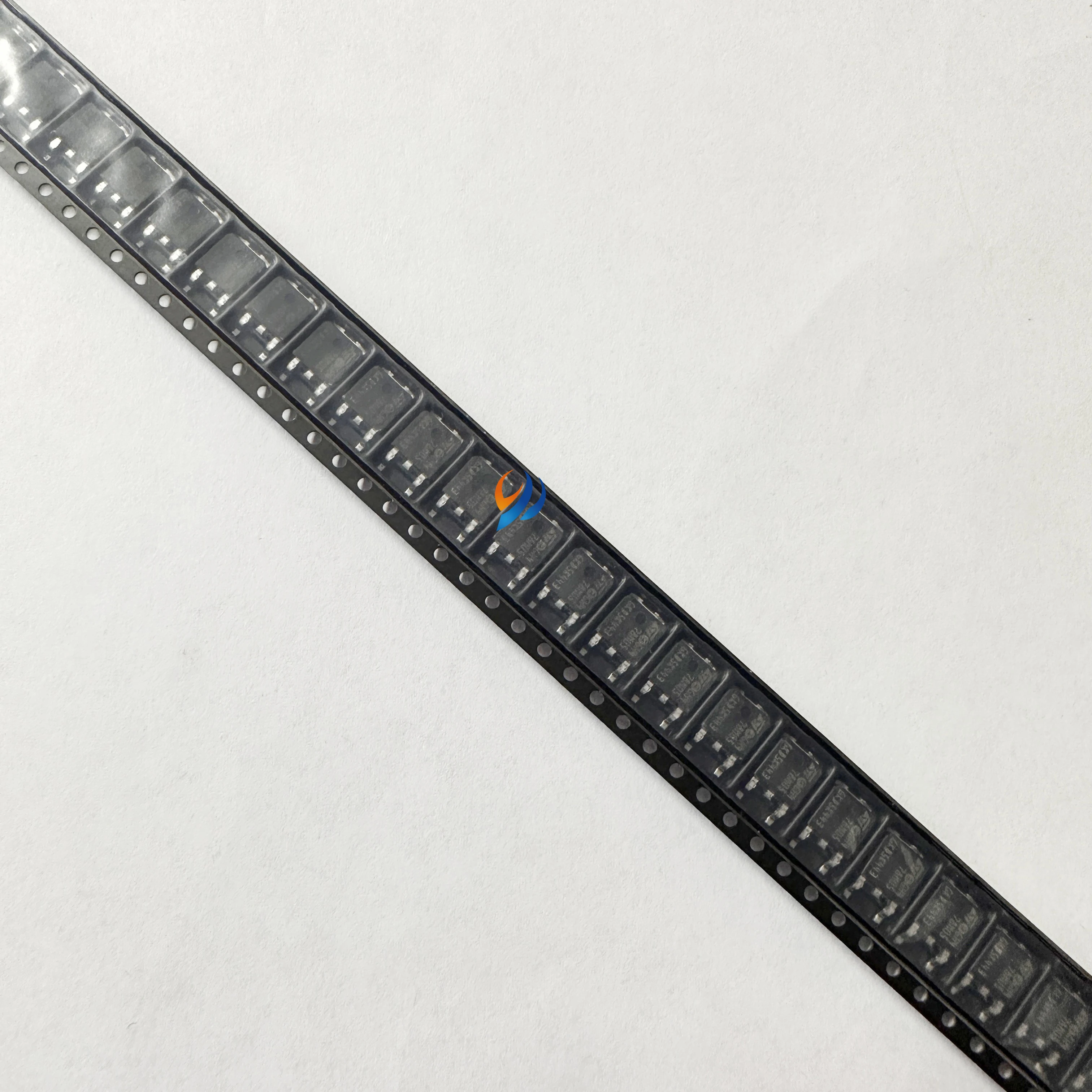 

100PCS L78M05CDT-TR TO-252 5V NEW IN SOCK