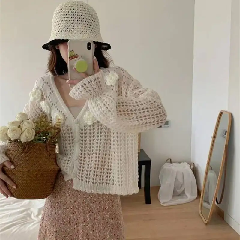 

Новый ажурный кардиган с цветочной отделкой, пальто, женский весенне-летний однотонный вязаный свитер с v-образным вырезом, корейские уличные топы