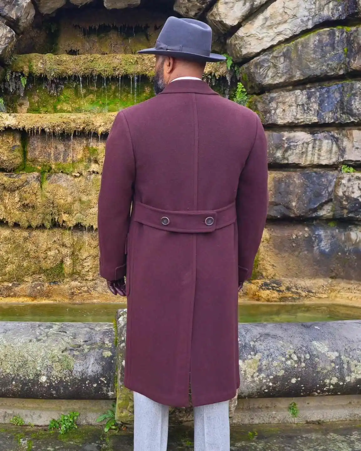 เสื้อโค้ทผู้ชายทรงยาวสำหรับฤดูใบไม้ร่วงและฤดูหนาว ดีไซน์ทันสมัย ปกแหลม กระดุมสองแถว ผ้าผสมขนสัตว์ สั่งตัดได้