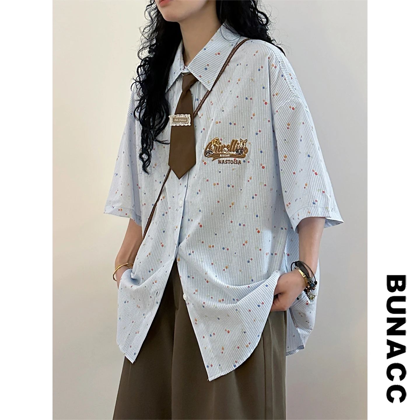 

Летняя повседневная свободная рубашка BUNACC2026 с коротким рукавом и вышивкой, женская винтажная рубашка в гонконгском стиле с клетчатым узором, свободного кроя