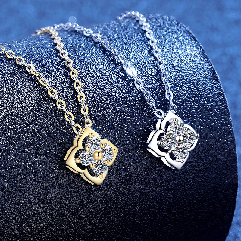 Moissanite Necklace Platinum PT95018k Gold Inlaid Diamond Pendant, Simple Clover Necklace, Fashionable Collarbone Chain