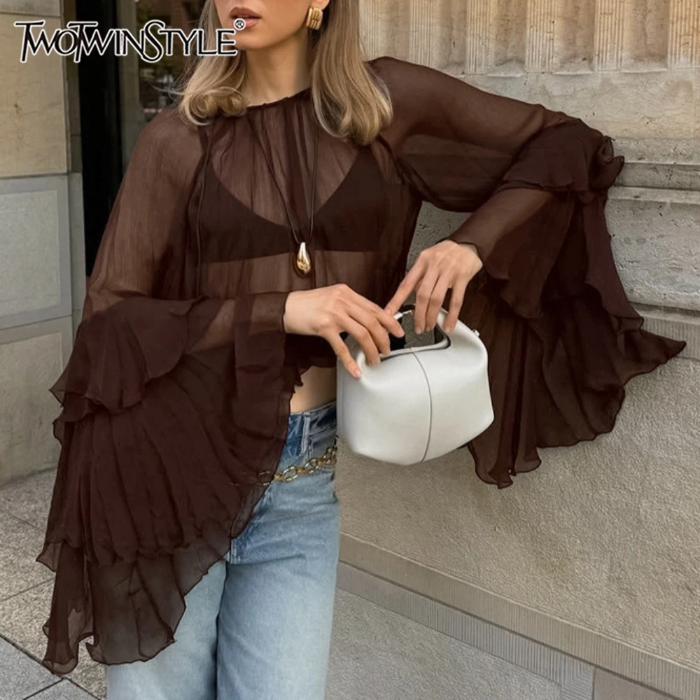 

TWOTWINSTYLE Элегантная шифоновая рубашка для женщин с круглым вырезом и рюшами на рукавах, перспективная тонкая короткая блузка, женская осенняя одежда, модная
