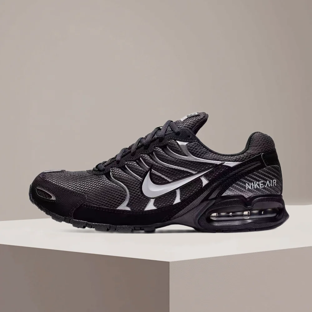Nike Air Max Torch 4 Zapatillas Casuales para Hombre – Negro/Plateado, Cierre de Cordones, Entresuela Acolchada, Parte Superior Transpirable 343846-002