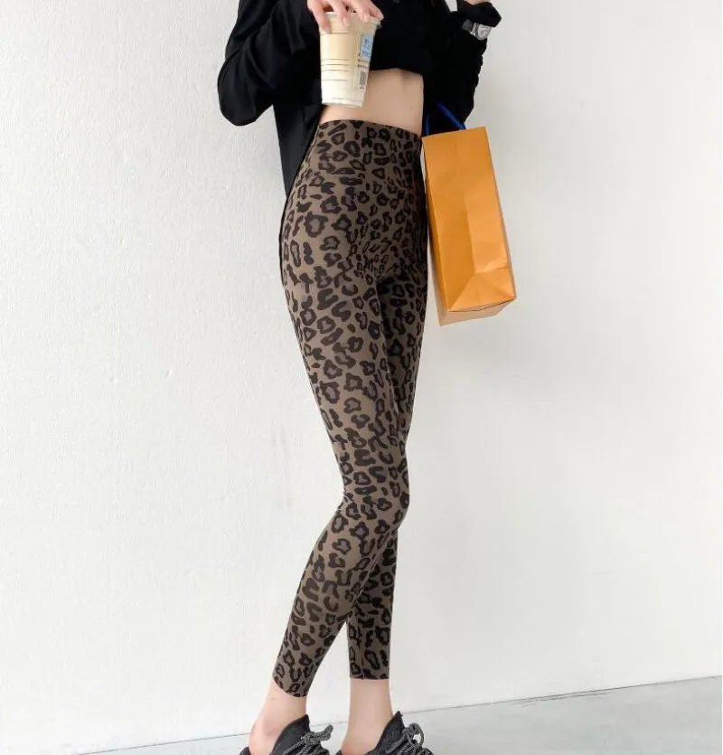 Pantaloni da Yoga da donna Leggings elastici con stampa leopardata pantaloni da Yoga attillati Barbie traspiranti Casual pantaloni da Fitness per esercizi