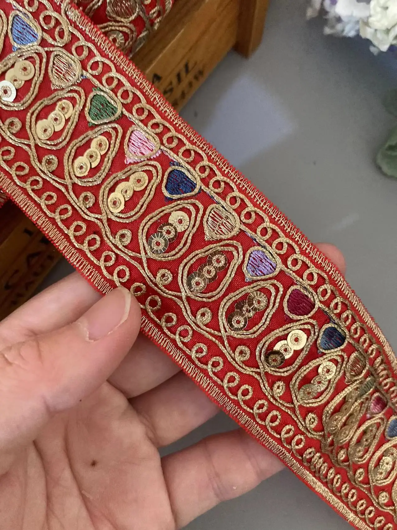 

New 1 Yards Red 4.2cm Wide Ethnic Lace Trims Ribbon Sewing Diy Indian Gold Sequin Embroidered Lace Garment Accessories