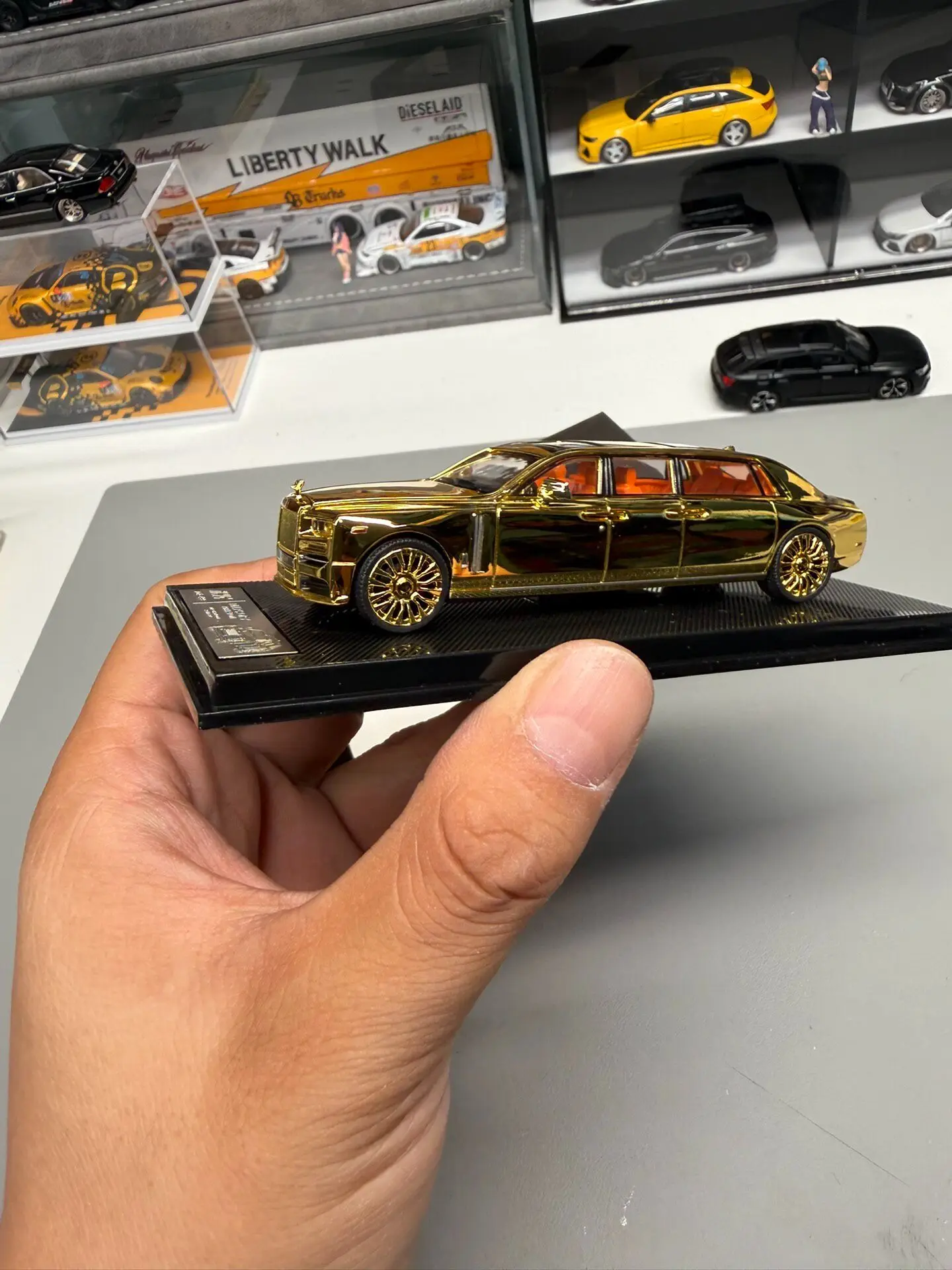 Diecast ING 1:64 Scale Rolls-Royce Phantom VII 8th Generation Extended Version Alloy Car Model