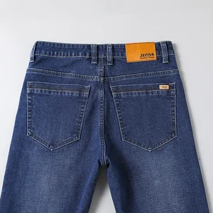 Satışta ilk 10 siyah genel kot pantolon - №10