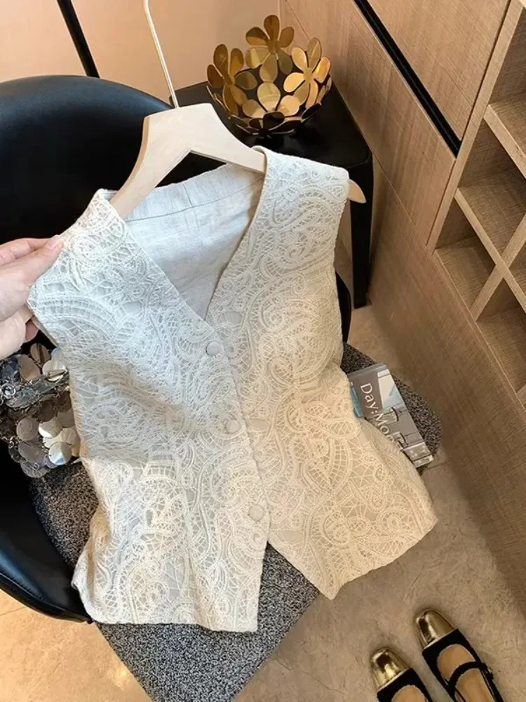 

Elegant V-Neck Sleeveless Vest Women's Fashion Vintage Style Versatile Age-Defying Spring Summer New Arrival Top
