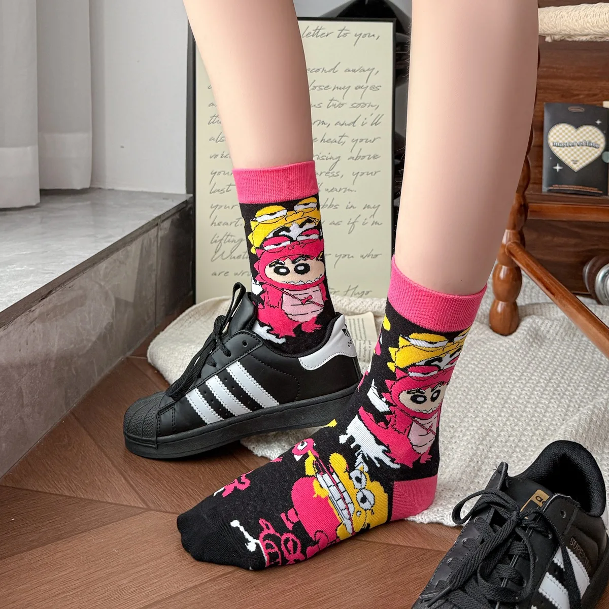 1/4 قطعة الكرتون ل تلوين شين تشان الدب الصغير الجوارب منتصف طول جوارب قطنية لطيف الإنترنت الأحمر الكورية ربيع الخريف الشتاء هدية