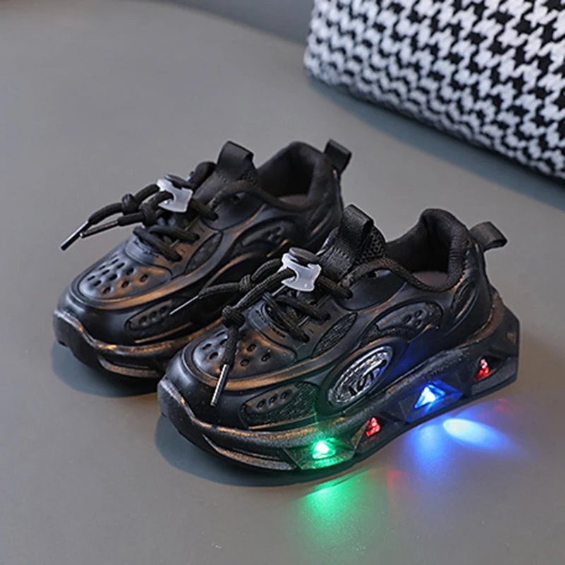 Scarpe luminescenti sportive di nuova moda scarpe Casual traspiranti primaverili e autunnali con luci scarpe da passeggio con suola morbida leggera