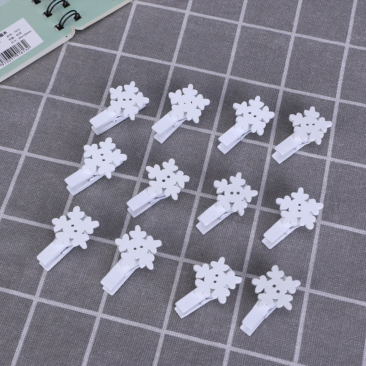

30Pcs Photo Clips Wooden Christmas Snowflake Design Memo Holder for Notes Cards Photos Home Office Decoration String DIY Craft