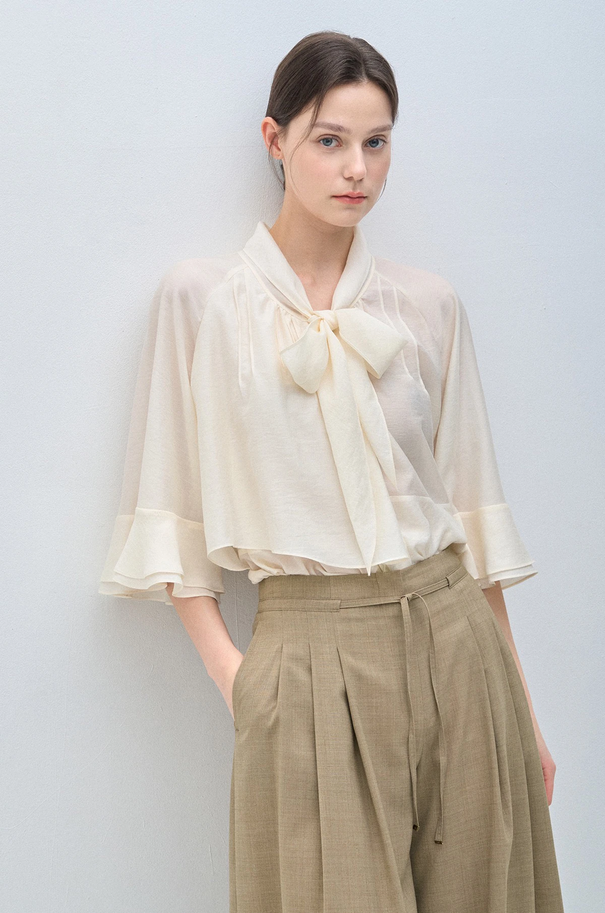 

Slimming Pleated V-Ne Bow Tie Faionable Commute irt Top M*NE Korean Single Spring Summer 2025 Long Sve Loose Fit
