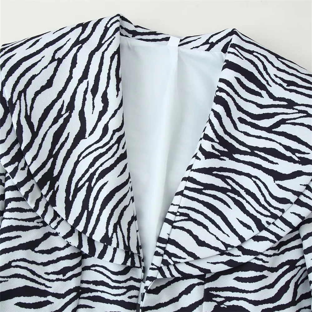 แฟชั่นฤดูใบไม้ร่วงและฤดูหนาวใหม่สำหรับผู้หญิง เสื้อสูทลำลองทรงเข้ารูปลายทางลายม้าลาย กระโปรงสั้นทรงเอ