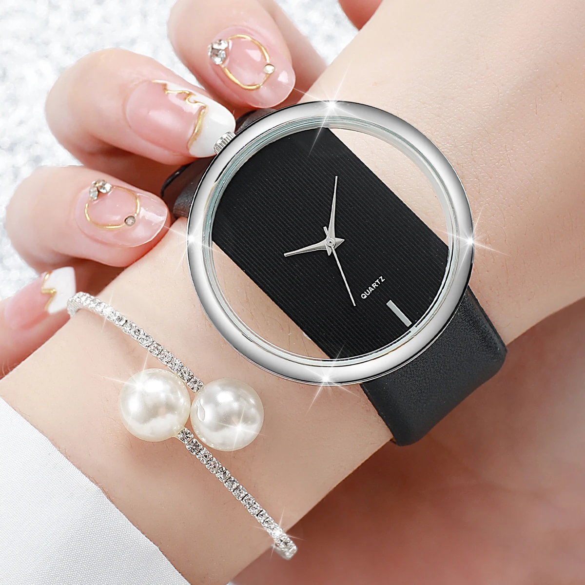 2PCS/Set Women\'s Watches Fashion Hollow-out Dial Leather Band Quartz Watches Pearl Bracelet Set