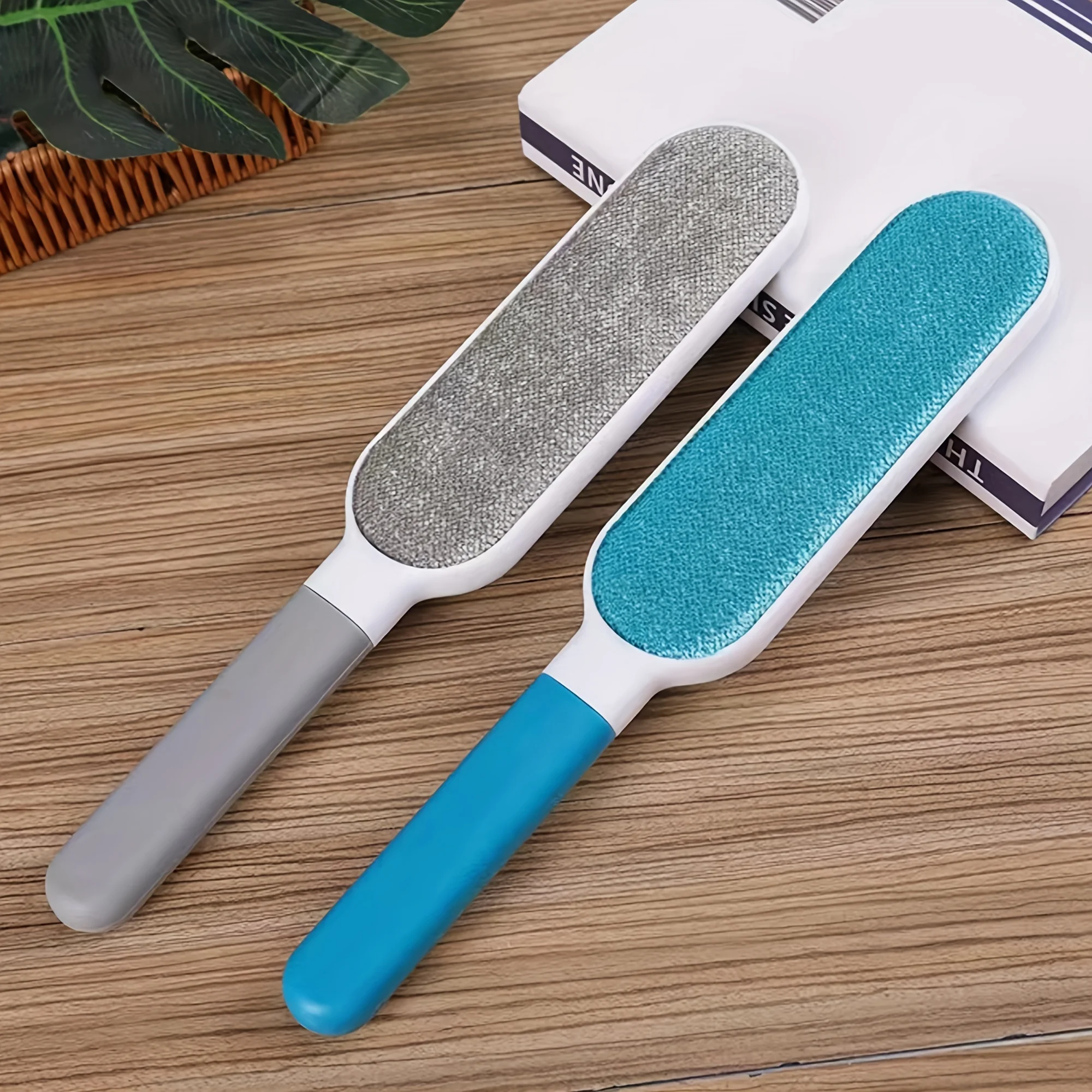 Double-Sided Lint Remover Brush, Plastic Material, Manual Operation, No Electricity Needed - Pet Hair & Dust Cleaning Tool