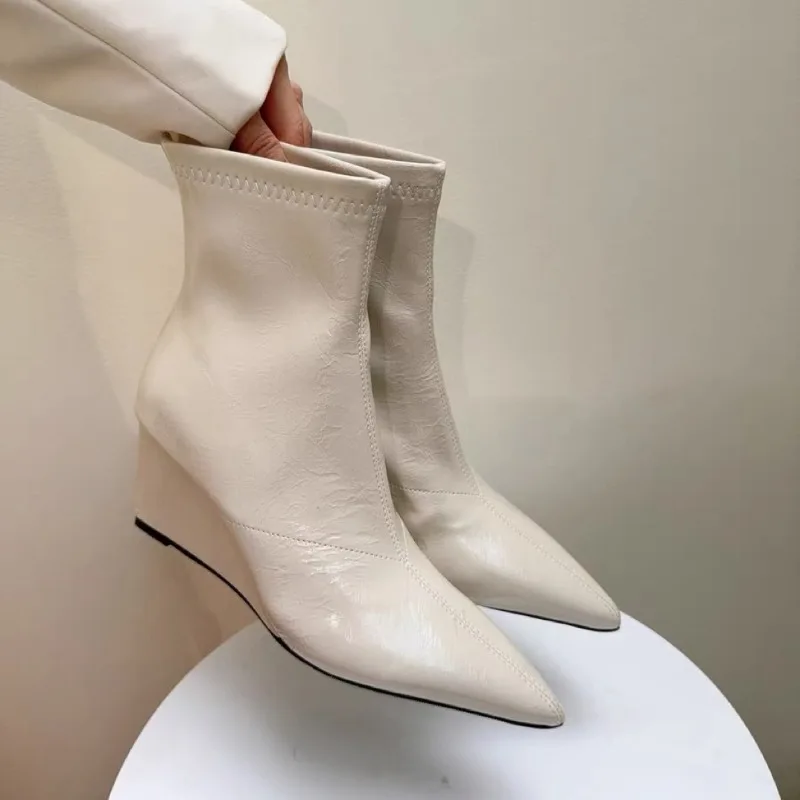 Botines ajustados versátiles con punta estrecha y tacón alto de nicho francés para mujer, botas individuales con cremallera trasera, botas pequeñas desnudas, novedad de 2025