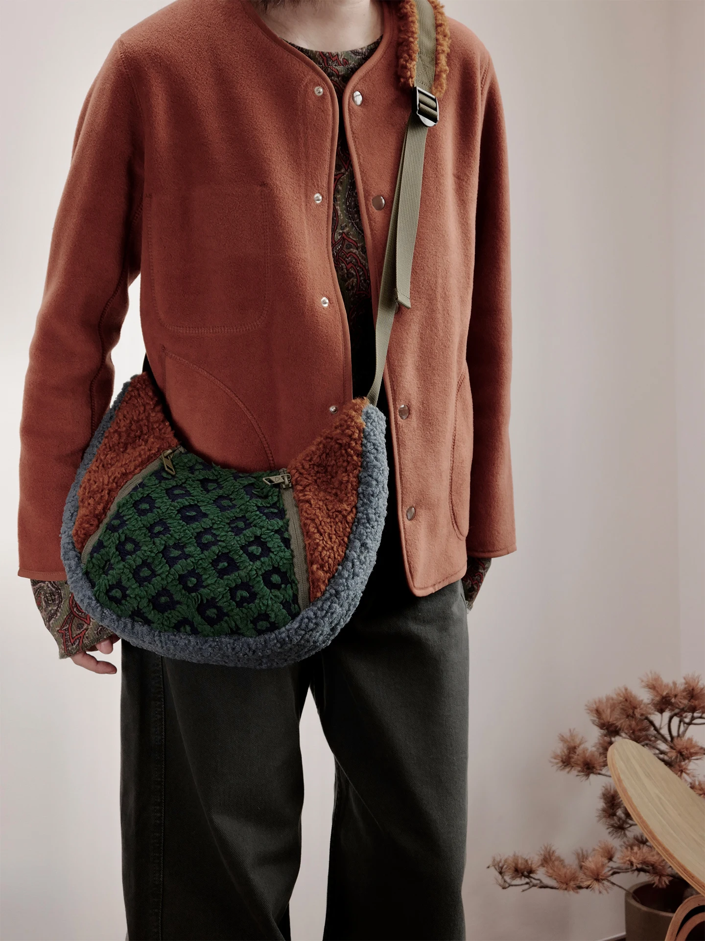 Original House Design Winter 2025 Furry Patchwork Color Block Moon Shape Shoulder Crossbody Bag for Women Soft Fabric 