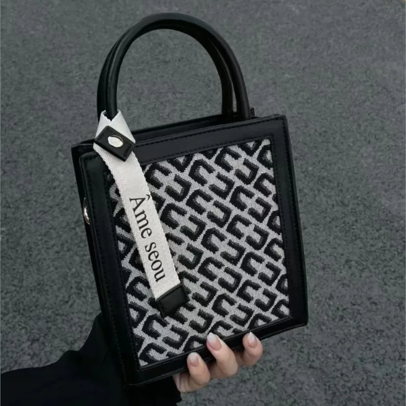 الرجعية التطريز منقوشة حقيبة يد المرأة السوداء مربع صغير سعة قماش حقيبة كتف السيدات موضة فاخرة تصميم تحت الإبط حقائب