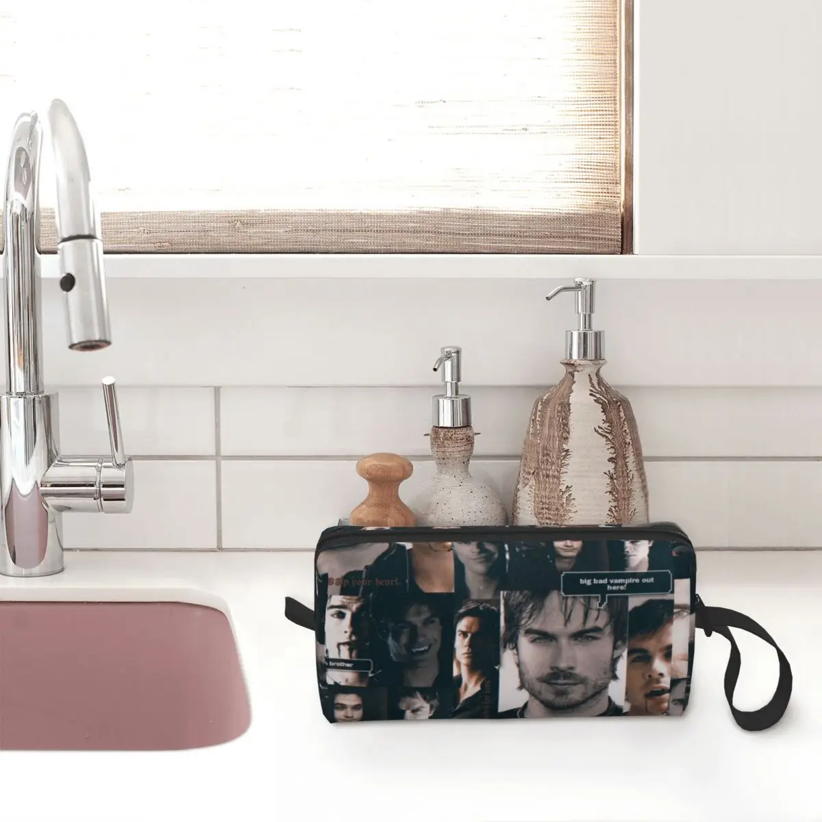 Travel Damon Salvatore The Vampire Diaries Toiletry Bag Cute Fantasy Film Makeup Cosmetic Organizer for Strage Dopp Kit Case