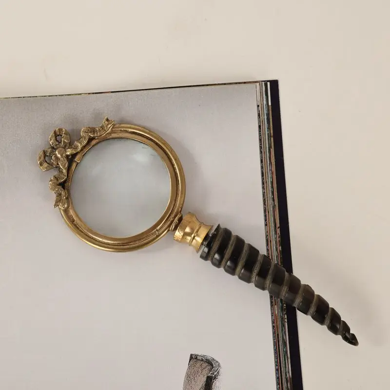 

European hand-held magnifying glass ultra-high power children and the elderly reading newspaper mirror study gift