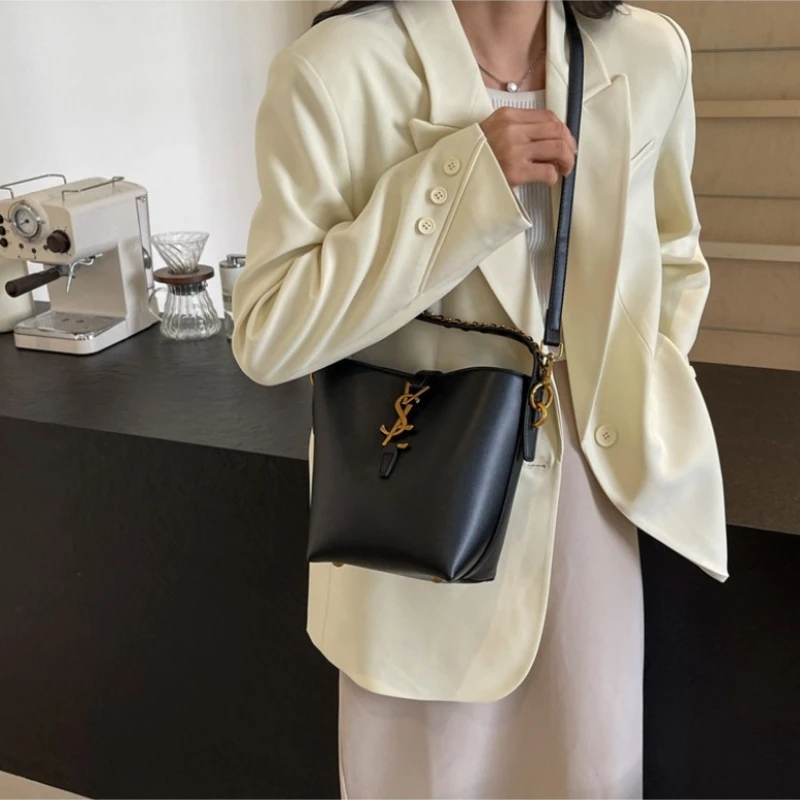 الكلاسيكية القديمة المال الرياح دلو حقيبة سعة كبيرة قطري عبر حقيبة يد كبار الشعور بالعمل التنقل الرياح كسول حقائب نسائية