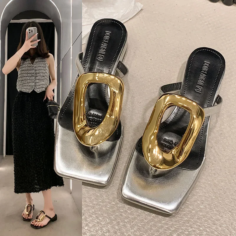 Flats 2024 Women Flip Flops New Summer Casual Slides Beach Ladies Slippers Outside Metal Decoration Female Shoes for Slippers