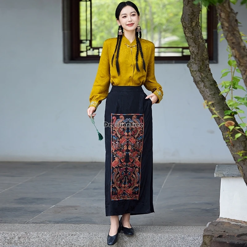 2025 جديد الصينية الرجعية النمط الوطني المطرزة زهرة مرونة الخصر نصف تنورة شق الجاكار تنورة المرأة تنورة طويلة فضفاضة