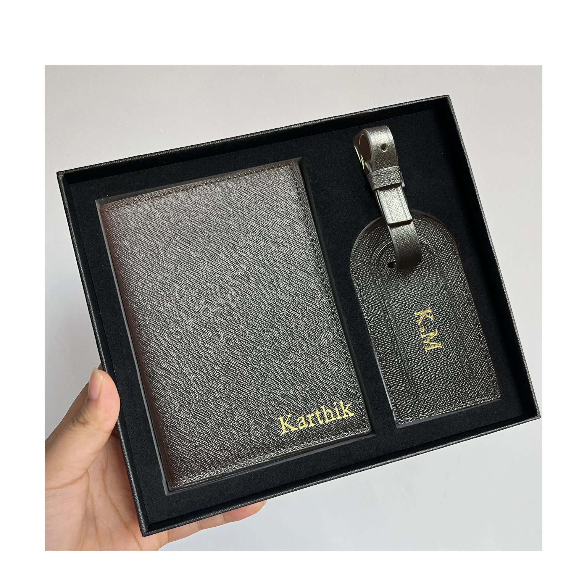 Personalizado Saffiano Genuine Leather Travel Gift Box Set para homens e mulheres, Tampa do passaporte, Tag da bagagem, iniciais, Pebble Passaporte Titular