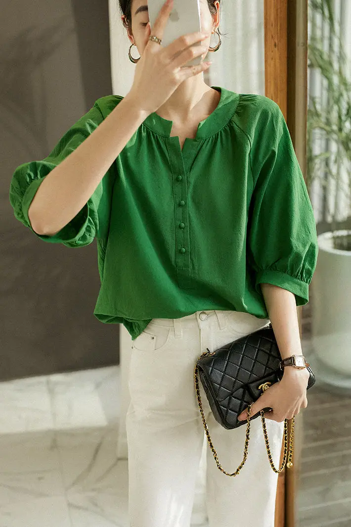 قميص بأكمام منتفخة بلون سادة للنساء مع تصميم متخصص، قميص جديد فضفاض ومتعدد الاستخدامات