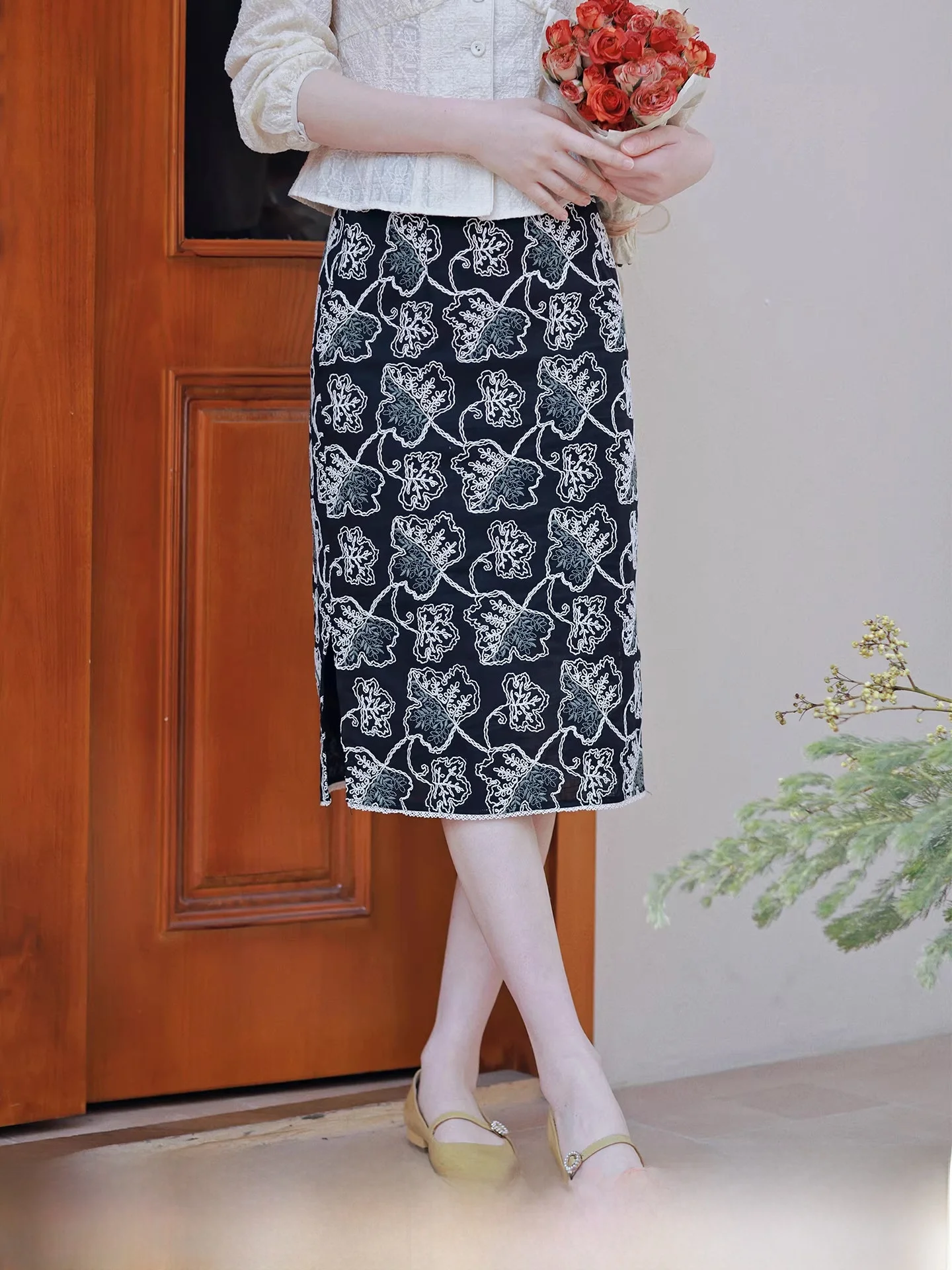 

Женская юбка миди Ele с вышивкой и разрезом, А-силуэт, из вискозы и нейлона, комфортная, весенняя новинка