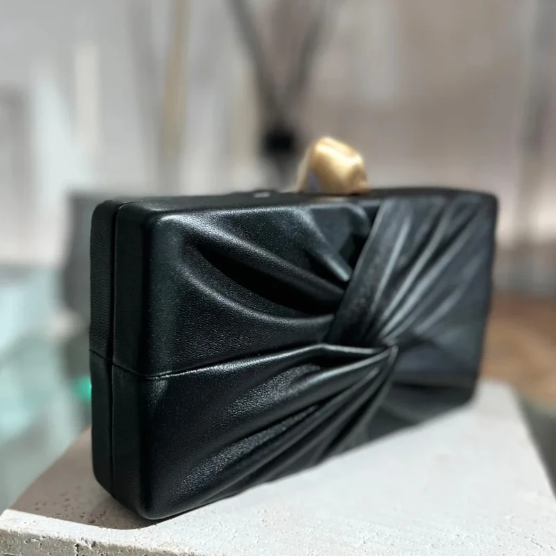 Bolsa de mão Lisse Knot Clutch Box para festa bolsa de luxo feminina de grife lançamento 2025 em PU com lantejoulas detalhes plissados ​​e alças de corrente Bolsa de ombro pequena alta qualidade Frete grátis