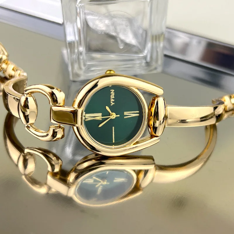 Fashionable Retro Button Wristband Bracelet Quartz Watch for Women Casual High-End Feel New Model Women's Watch Bracelet