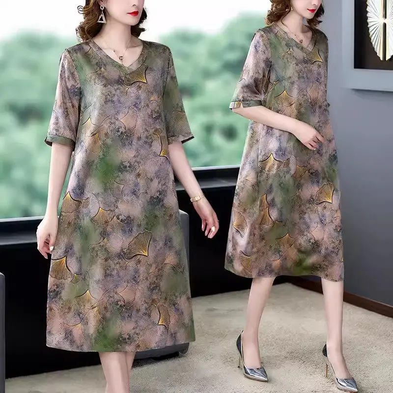 2024 Summer Dress Women Middle Aged And Elderly Mom Loose V-Neck Short Sleeve Large Size Retro Printed Satin Silk Dress K629