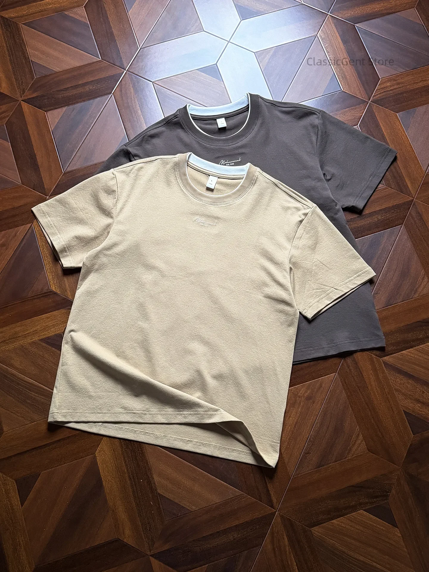 Fake two piece color blocked collar, sweat wicking without stuffiness, soft and skin friendly 7.8OZ short sleeved T-shirt