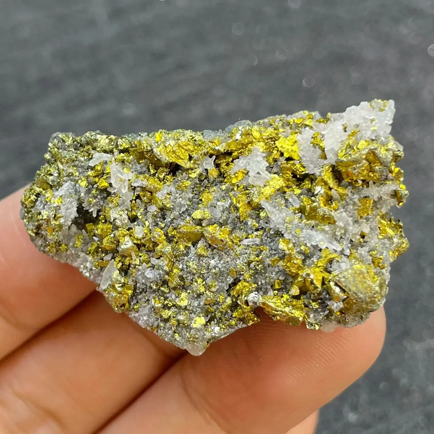 

Natural Raw Stone Pyrite Crystal Chalcopyrite Quartz Mineral Specimen Rock Home Decoration Gift Healing