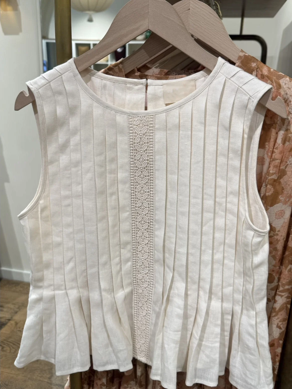 

Heidd Summer 2026 Elegant Style Cotton Linen Blouse Embroidered Lace Splicing Sleeveless Pleated Zipper round Neck Skin-frien...