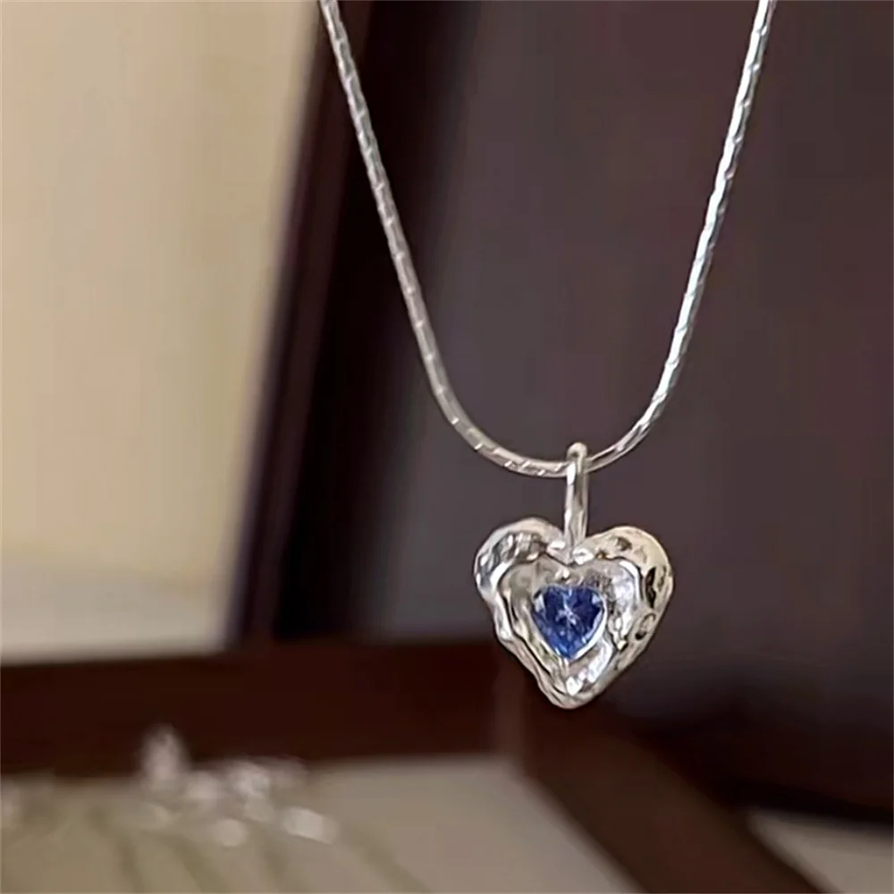 INS Unregelmäßige Liebeskette für Frauen, Modische Silberfarbene Halskette mit Blauem Kristallanhänger, Einfacher Damenschmuck für Partys, Geschenk – Detail 6