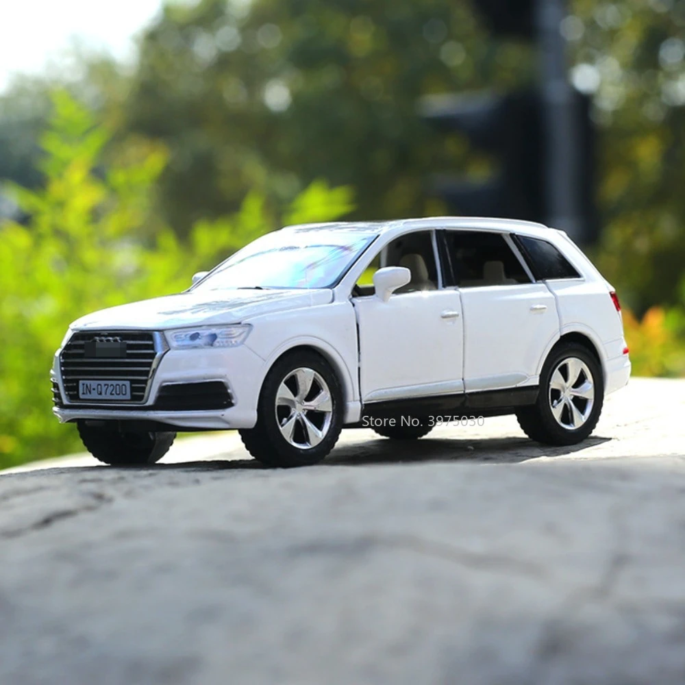 

1/32 SUV Q7 Car Model Toy Alloy Diecast High Simulation Off Road Vehicle with Pull Back Rubber Tire Collection Toys for Children