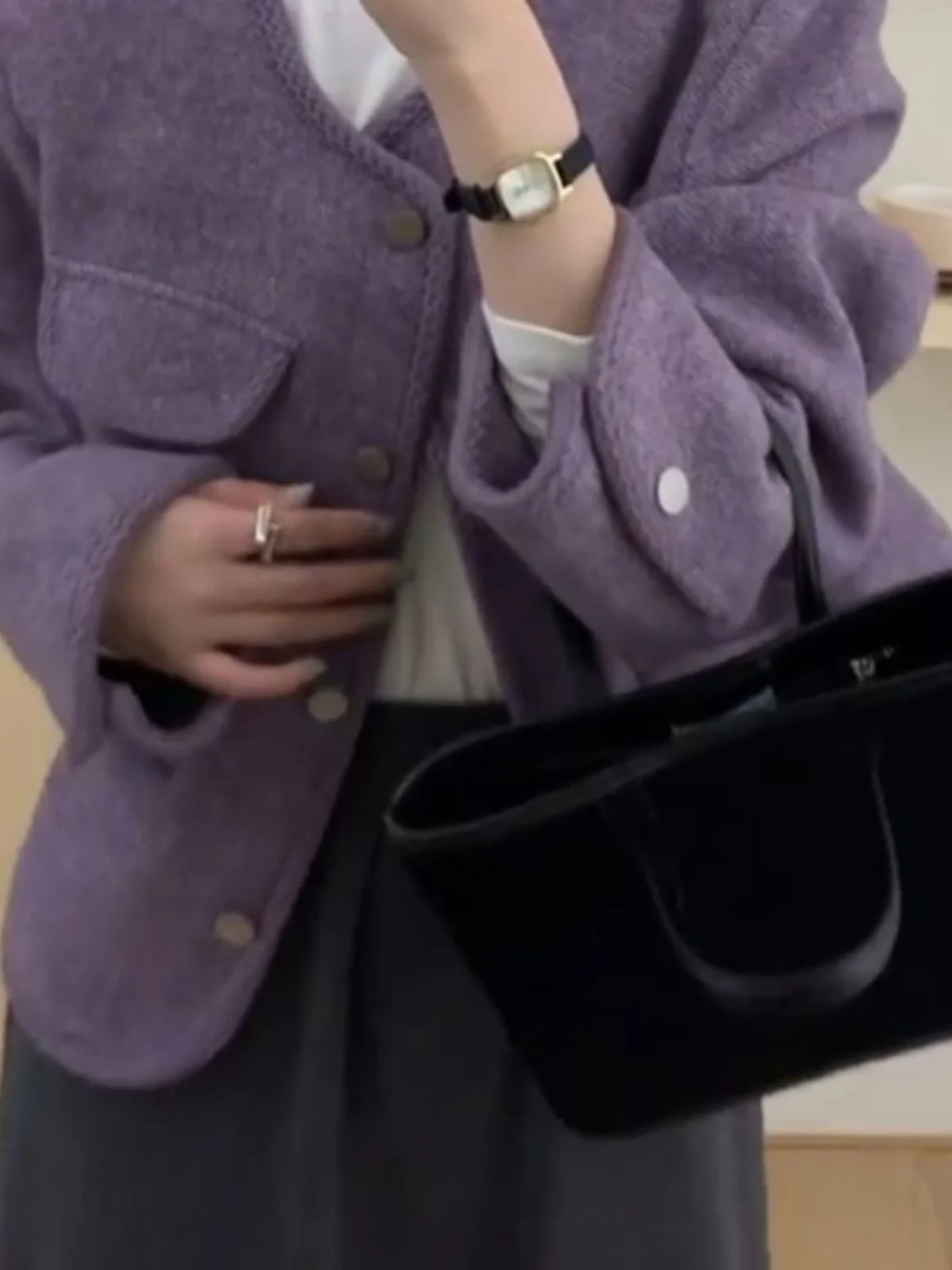 

Новое поступление: Женское короткое шерстяное пальто Ele Purple в корейском стиле INS, маленький размер, осень-зима, на пуговицах, V-образный вырез