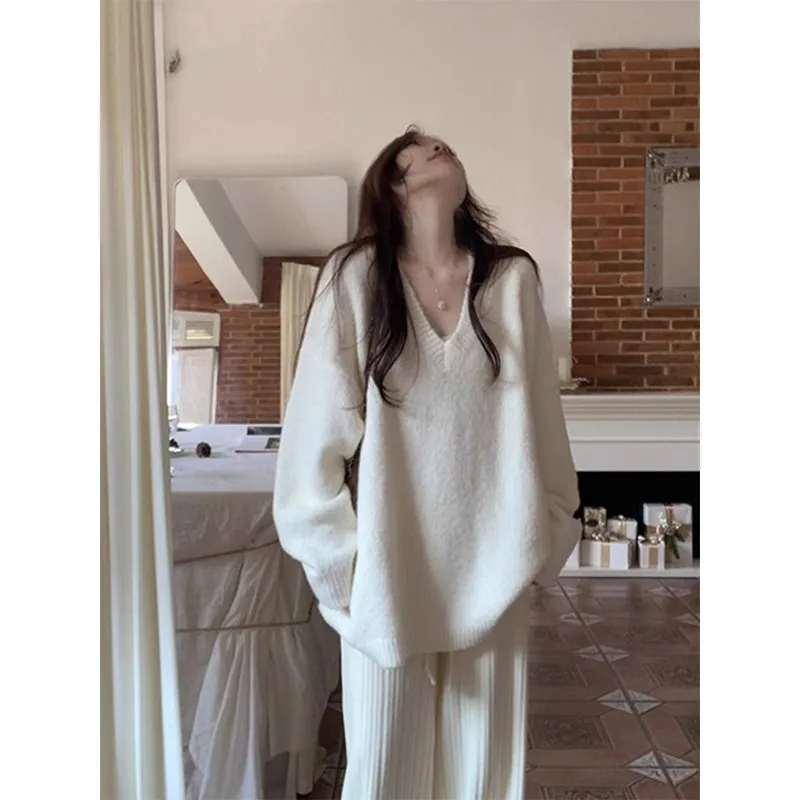 Pull en maille blanc à col en V, style décontracté pour femme, coupe ample et ajustée, texture premium, idéal pour l'automne et l'hiver, tenue quotidienne, nouvelle collection 2026