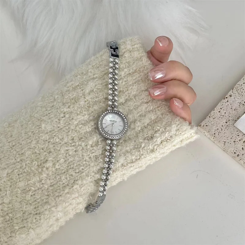 

Elegant women's wristwatch, exquisite and sophisticated pearl bracelet, small dial, new high-end women's watch, simple design.