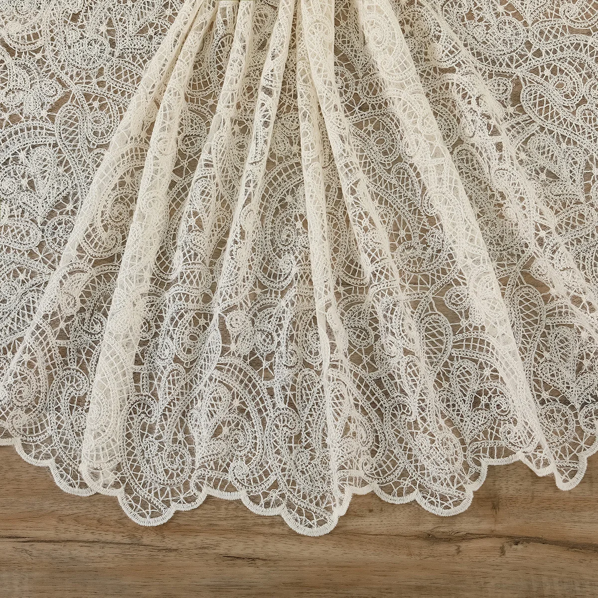 

High quality water-soluble cotton thread mesh floral embroidery fabric diamond embroidery lace fabric full material 130cm width